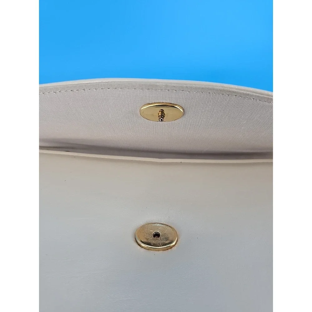 Beautiful Vtg ML USA Beige Ivory Clutch Handbag Bag Purse Kiss Closure‎ W/ Chain